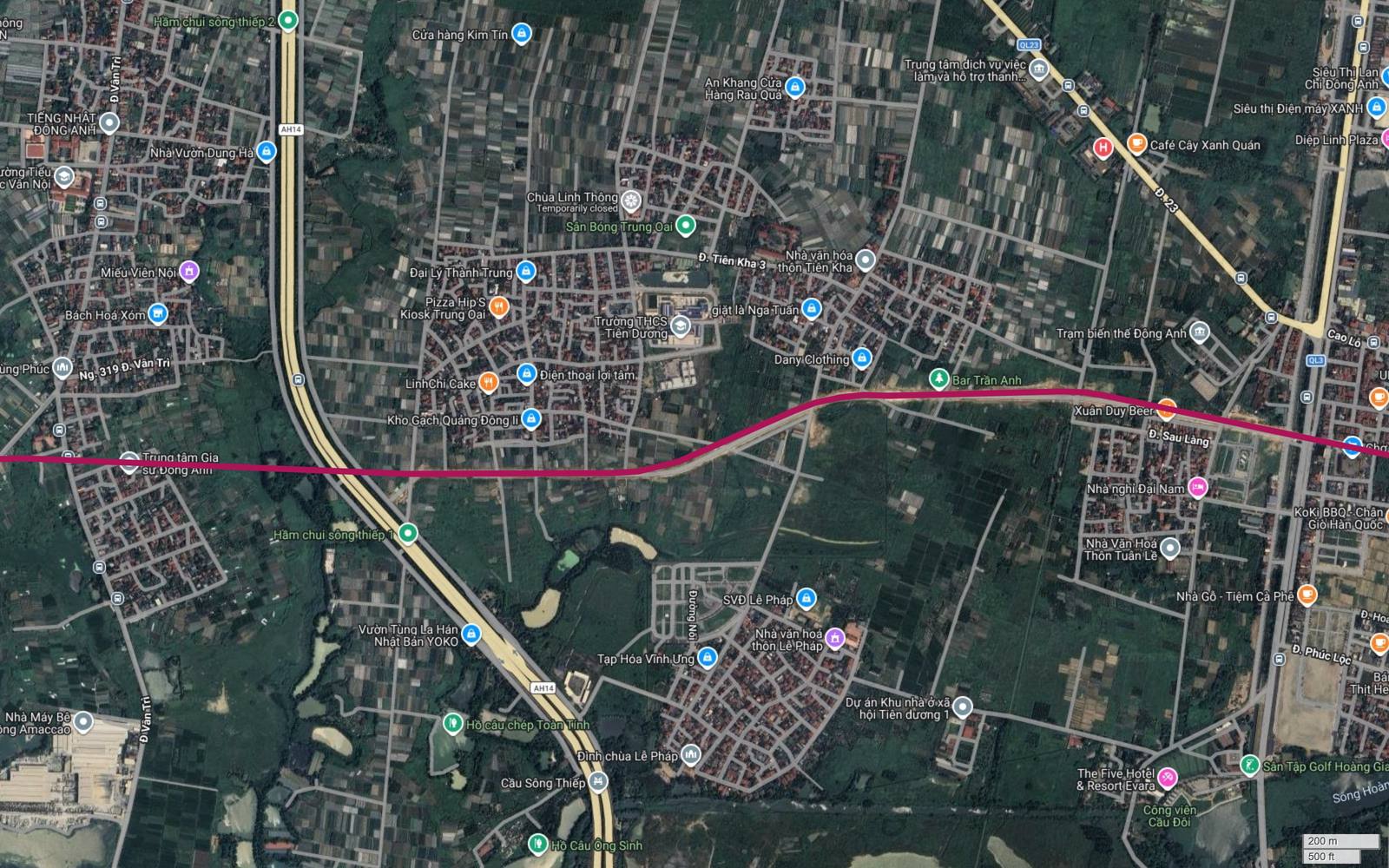 Hành lang metro số 18 tiến vào rìa tây thị trấn Đông Anh, phía trên là nhãn QL23 và trục Cao Lỗ